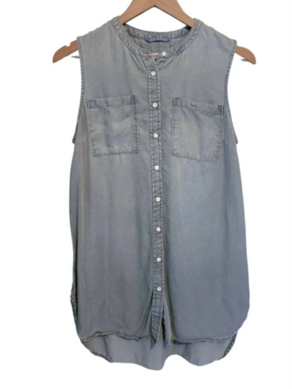 Women's Merona Sleeveless Button Down Top Medium